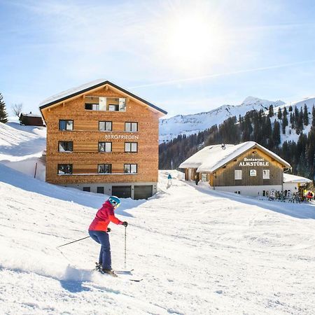 Almstueble Bergfrieden Hotel Damuels Kültér fotó