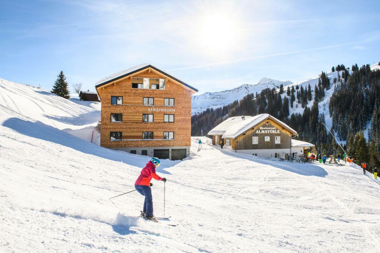 Almstueble Bergfrieden Hotel Damuels Kültér fotó