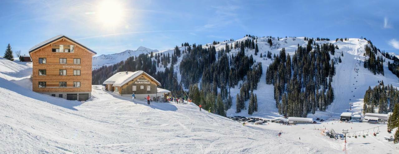 Almstueble Bergfrieden Hotel Damuels Kültér fotó