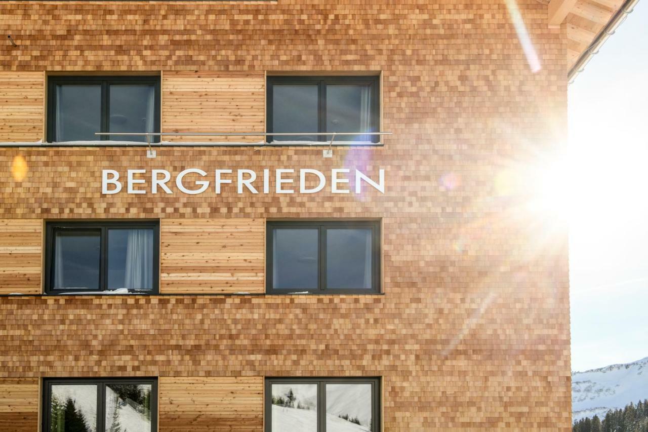 Almstueble Bergfrieden Hotel Damuels Kültér fotó